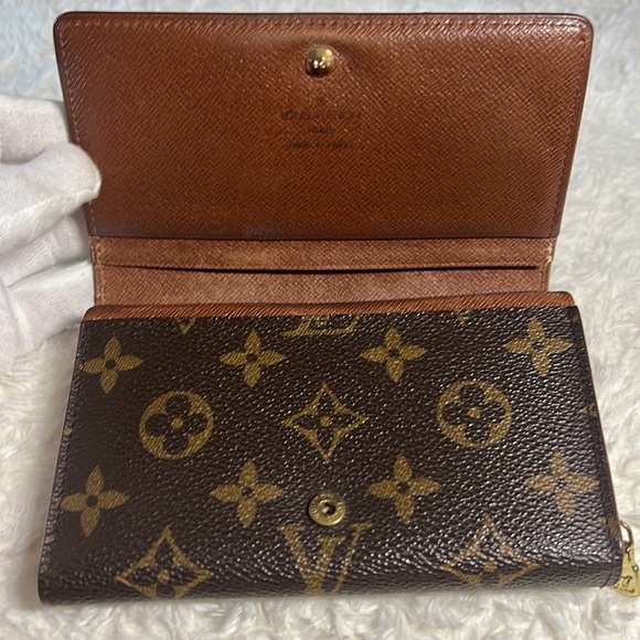 Louis Vuitton Porte Monnaie Tresor Wallet Monogram Canvas - Picture 4 of 16